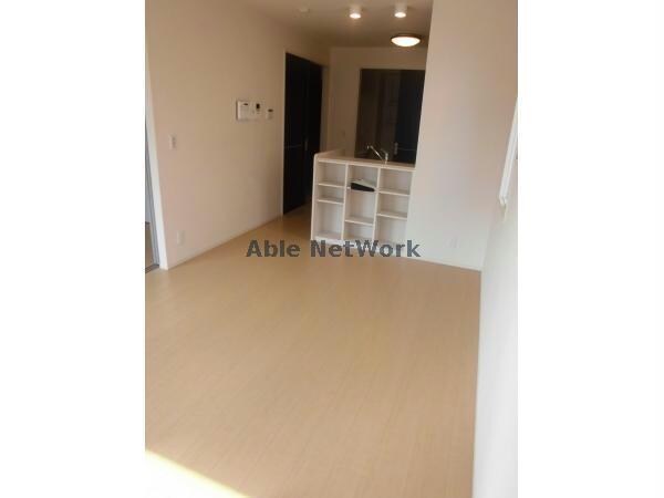 物件内観写真8　(広々とした室内)