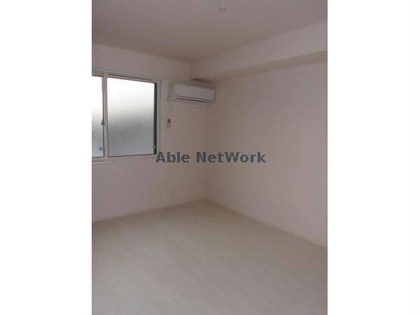 居室(広々とした室内)