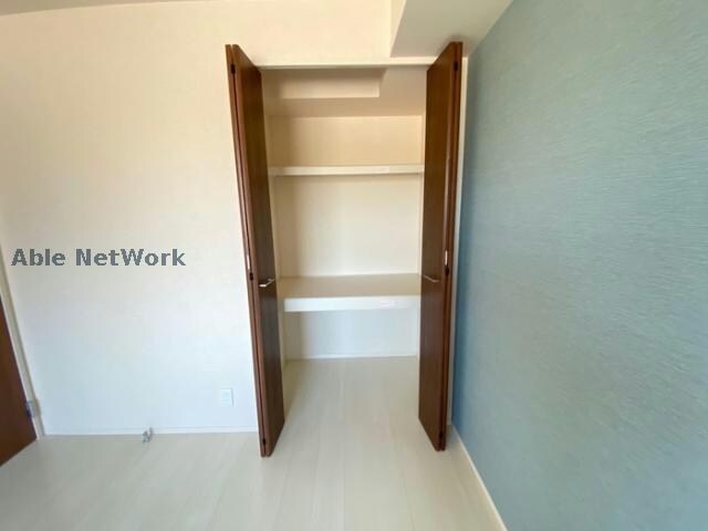 物件内観写真14　(コート類も楽々収納)