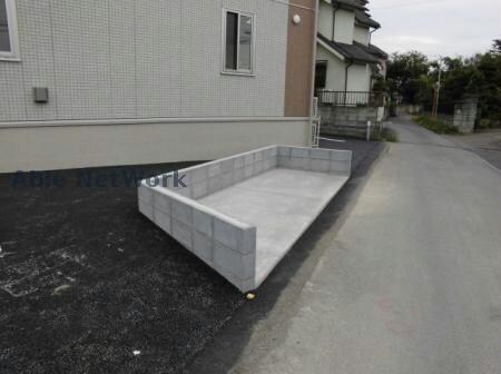 物件内観写真24　(敷地内ゴミ置き場)