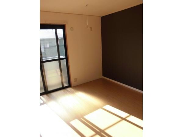 物件内観写真5　(落ち着いた色合いです)