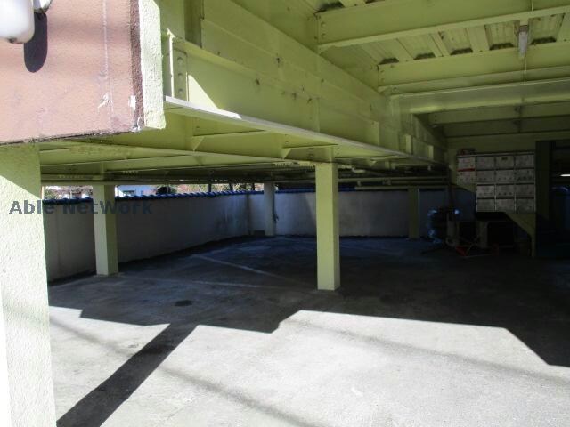 物件外観写真2　(車両高さ制限があります)