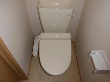 物件内観写真8　(温水洗浄便座)