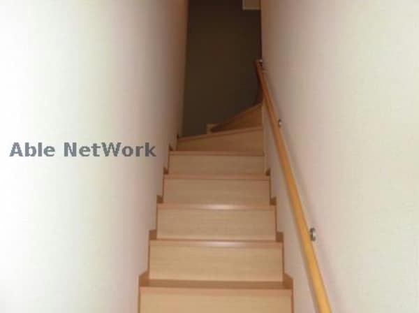 玄関回り(室内階段です)