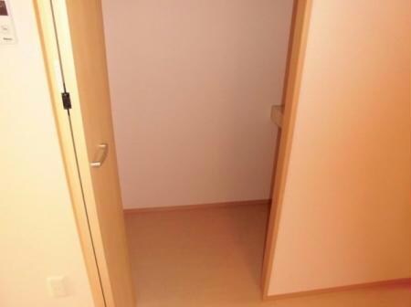 物件内観写真12　(安心の収納量)