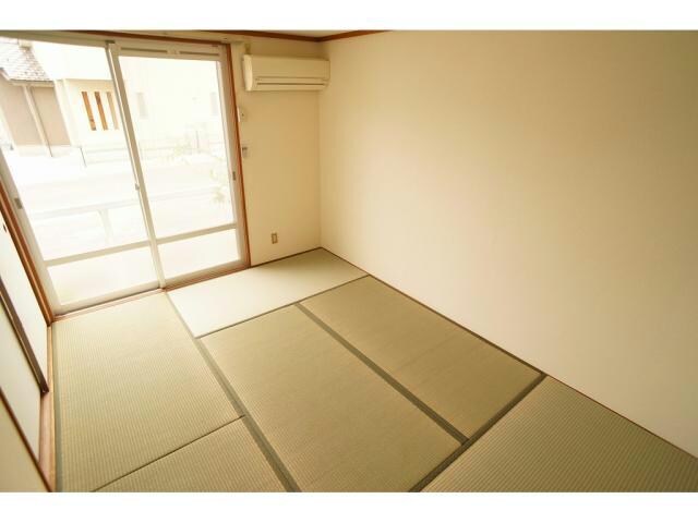 物件内観写真7　(日差しが差し込み)