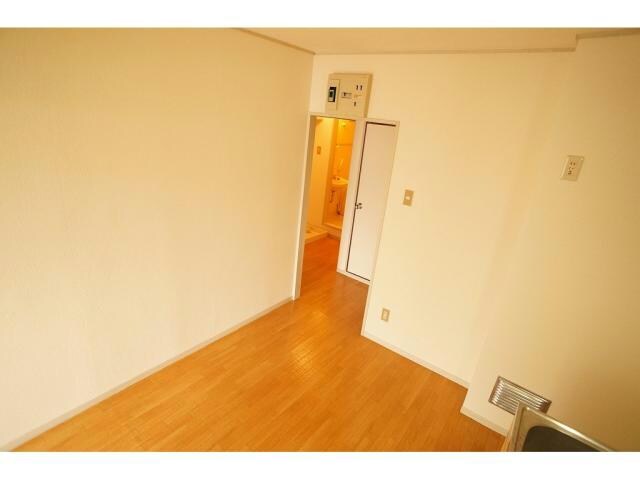 物件内観写真11　(落ち着いた色合いです)