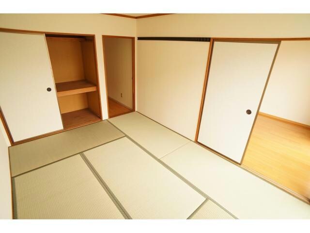 物件内観写真12　(安心の収納量)