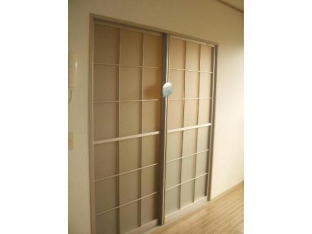 物件内観写真8　(広々としたリビング♪)