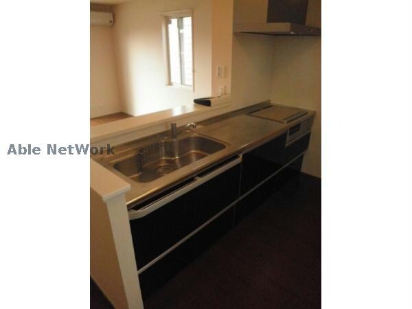 物件内観写真7　(広々したキッチン)