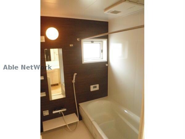 物件内観写真8　(ゆったりバスルーム)