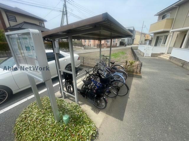 物件外観写真4　(敷地内駐輪場)