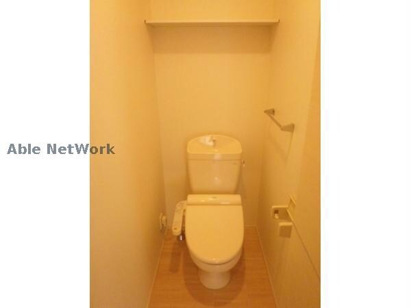 物件内観写真9　(温水洗浄便座です)