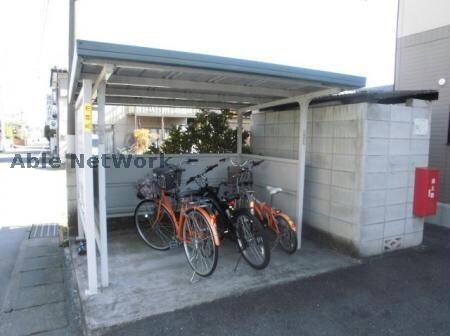 物件外観写真2　(敷地内駐輪場)