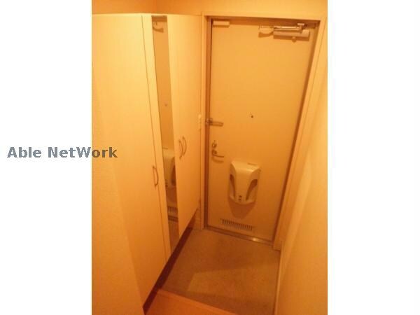 玄関回り(天井高シューズボックス付き)