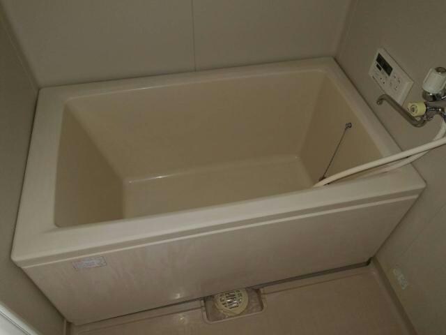 物件内観写真7　(新品のバスタブです)