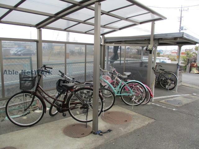 物件外観写真4　(敷地内駐輪場)