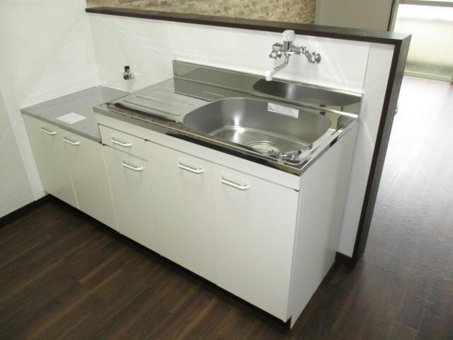 物件内観写真9　(明るいキッチンです)