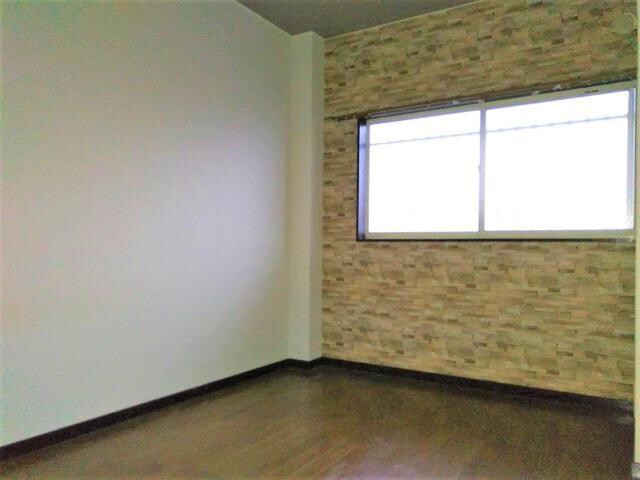 物件内観写真15　(おしゃれな壁紙です)