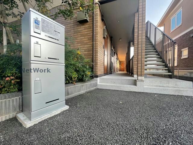 物件外観写真2　(宅配BOX)