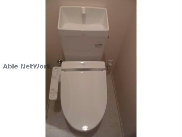 物件内観写真12　(温水洗浄便座です)