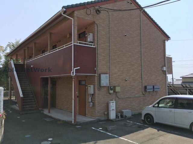 物件外観写真2　(敷地内駐車場)