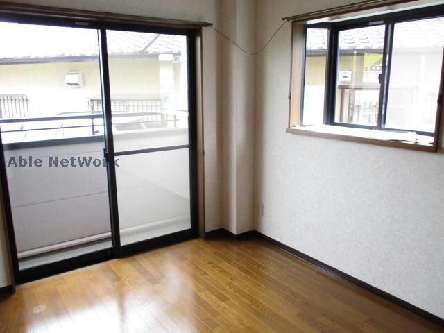 物件内観写真3　(日差しが差し込みます)