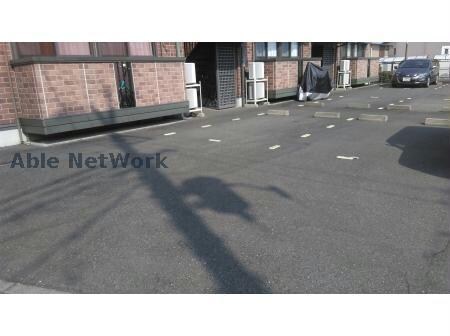 物件外観写真2　(敷地内駐車場)