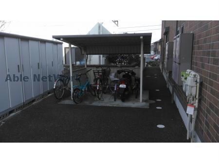 物件外観写真3　(敷地内駐輪場)