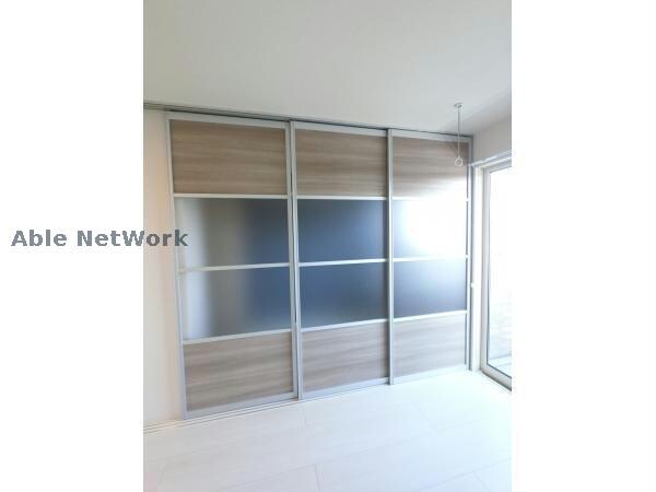 居室(すりガラスなので開放感があります)