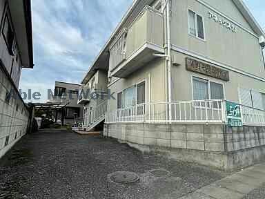 物件外観写真2　(きれいな外観です)