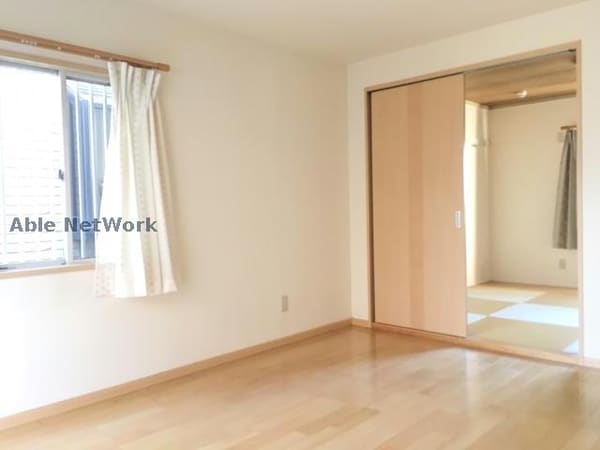 リビングダイニング(陽の入るリビングです。)