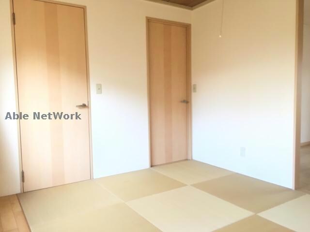 物件内観写真9　(おしゃれな畳です。)