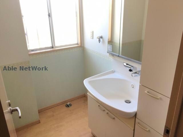 物件内観写真12　(使いやすい洗面化粧台です。)