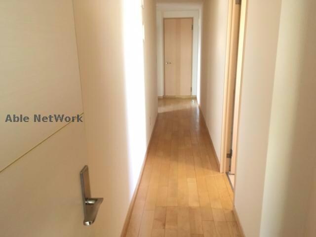 物件内観写真18　(廊下に趣があります。)