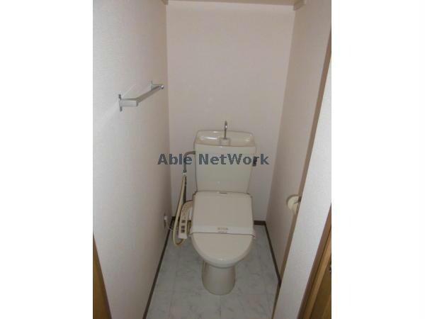 物件内観写真9　(温水洗浄便座です)