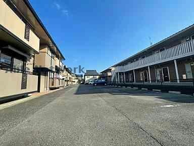 物件外観写真3　(敷地内駐車場)