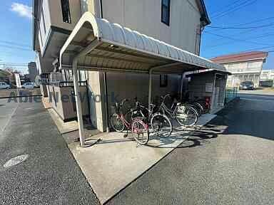 物件外観写真5　(敷地内駐輪場)