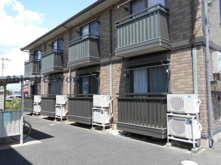 物件外観写真1　(外観からも日当たりの良さが分かります)