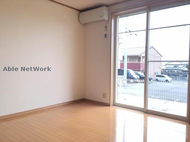 物件内観写真6　(日が差し込みます。)