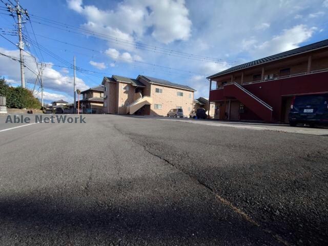 物件外観写真3　(敷地内駐車場)