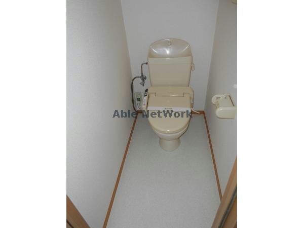 物件内観写真10　(温水洗浄便座です)