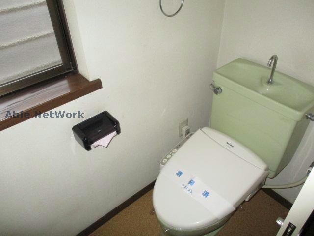 物件内観写真4　(温水洗浄便座です)