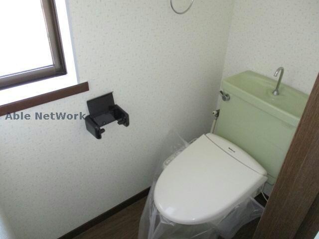 物件内観写真4　(温水洗浄便座です)