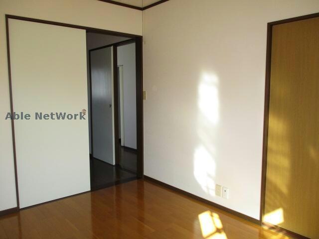 物件内観写真12　(落ち着いた色合いです)