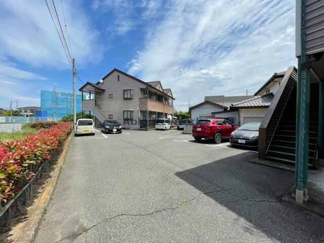 物件外観写真3　(敷地内駐車場)