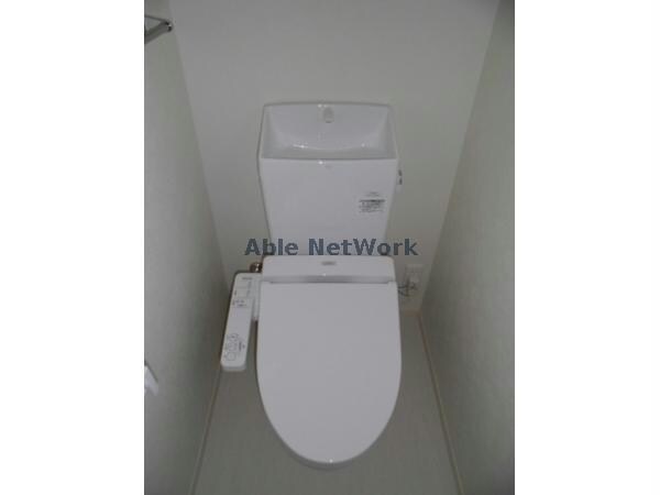 物件内観写真7　(温水洗浄便座です)