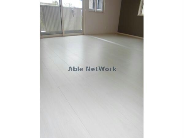 物件内観写真10　(落ち着いた色合いです)