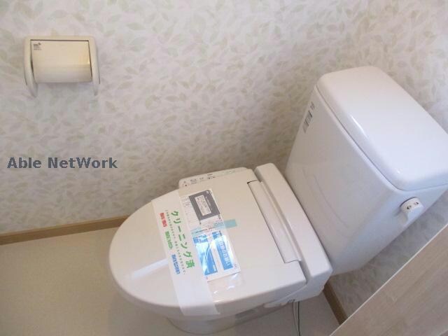 物件内観写真9　(温水洗浄便座です)