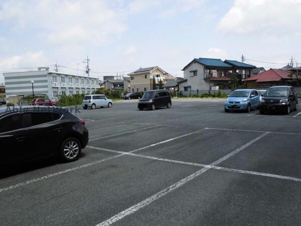 駐車場(広々駐車場)